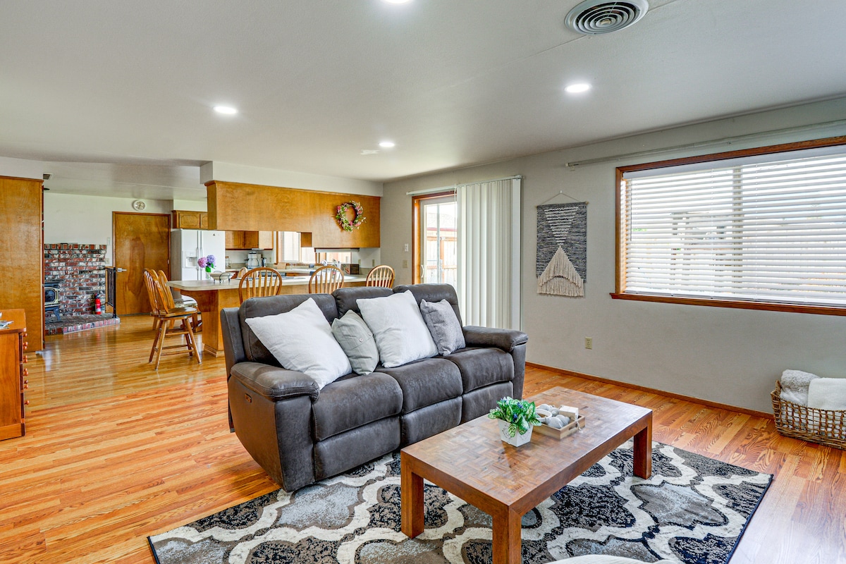 Living room — open, single-story