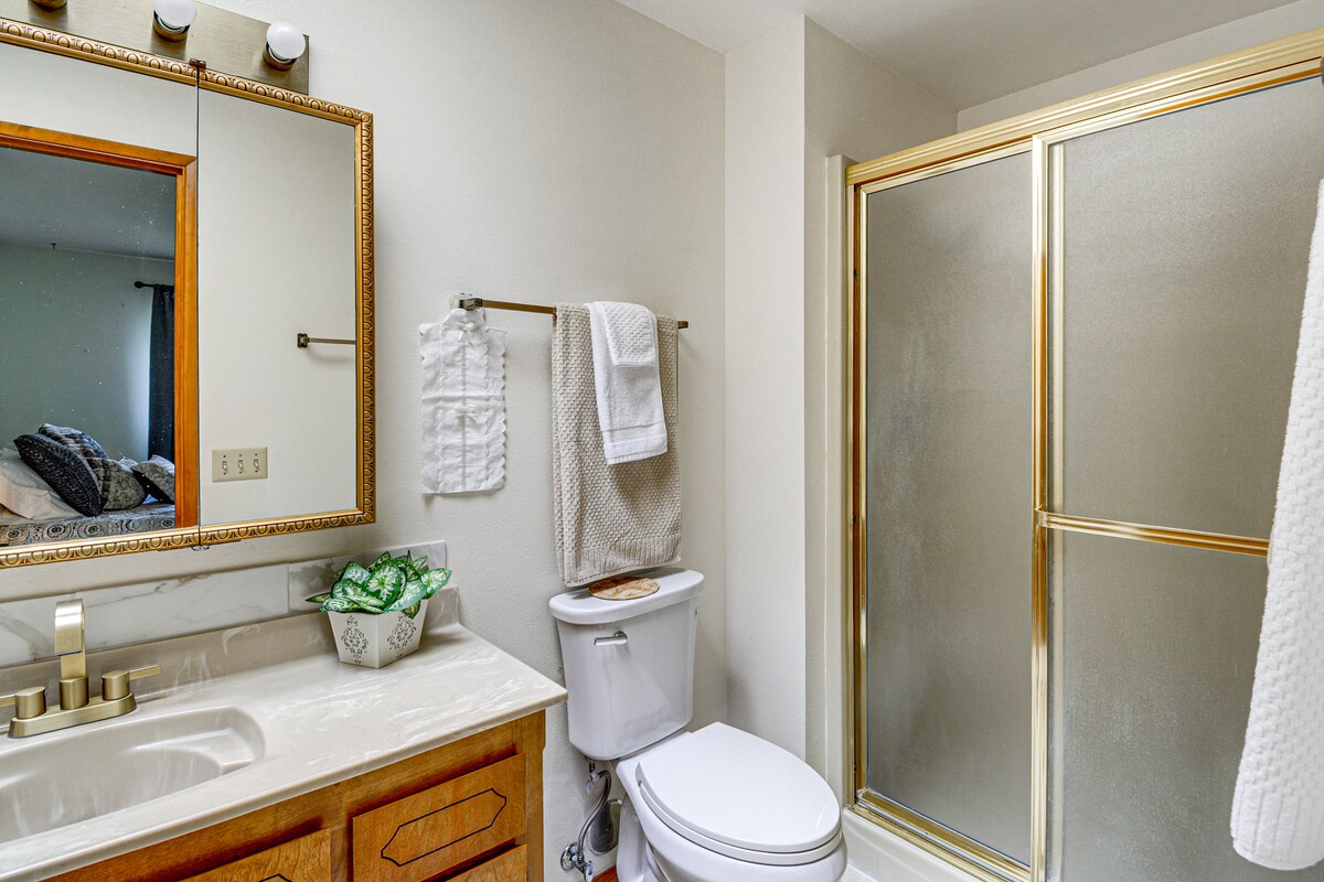 En-suite bathroom